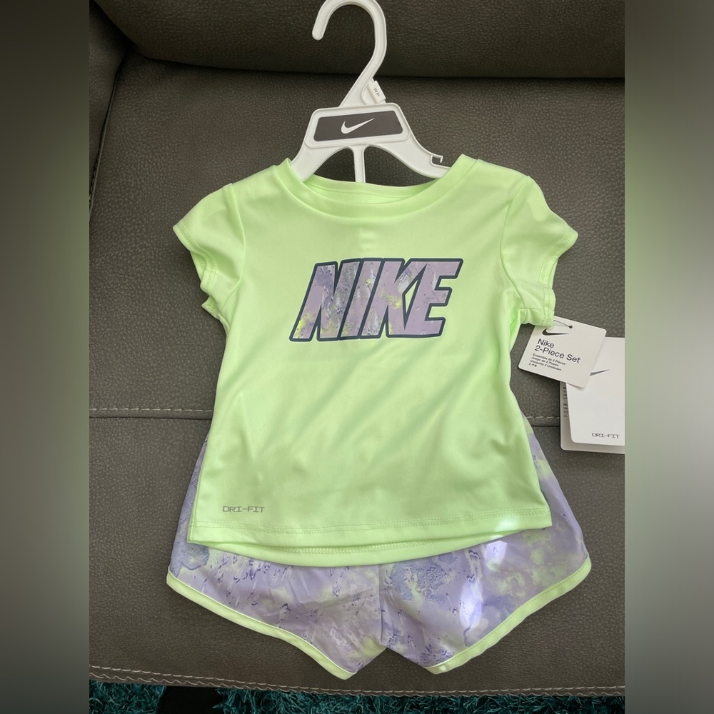 Girls Nike 2pc set